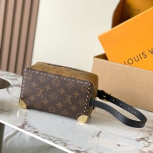 Locker Dopp Kit Trunk