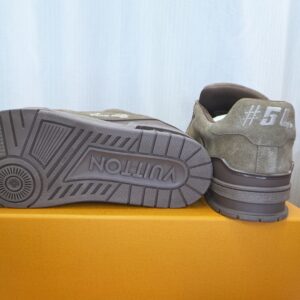 lv trainer sneaker brown suede (复制)