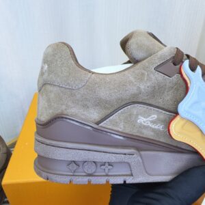 lv trainer sneaker brown suede (复制)