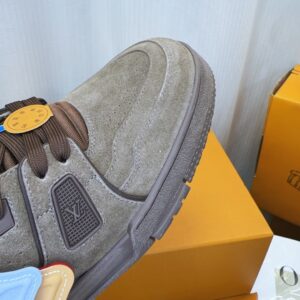 lv trainer sneaker brown suede (复制)