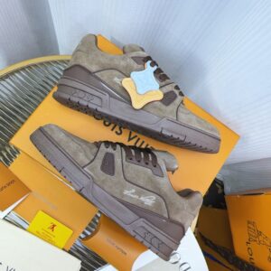 lv trainer sneaker brown suede (复制)