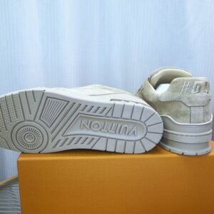 lv trainer sneaker brown suede (复制)