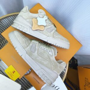 lv trainer sneaker brown suede (复制)