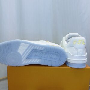 lv trainer sneaker brown suede (复制)