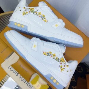 lv trainer sneaker brown suede (复制)