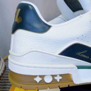 lv trainer sneaker white leather with flower (复制)