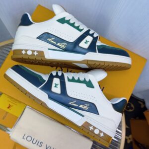 lv trainer sneaker white leather with flower (复制)