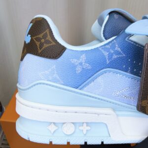 lv trainer sneaker white leather with flower (复制)