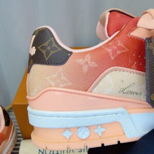 lv trainer sneaker white leather with flower (复制)