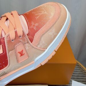 lv trainer sneaker white leather with flower (复制)