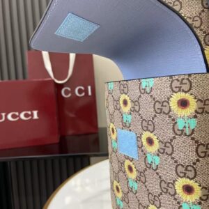 gucci large changing bag beige and blue gg supreme canvas (copy)