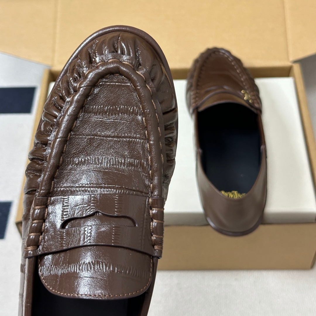 ysl le loafer supple in shiny leather wine (copy) ysl le loafer supple in shiny leather wine (copy)