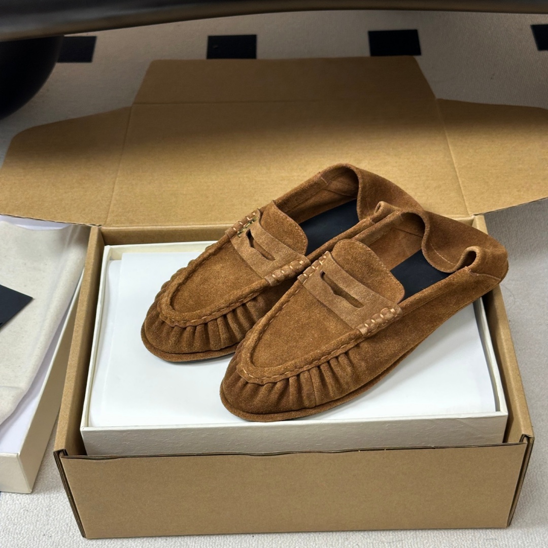 ysl le loafer supple in shiny leather beige color (copy) ysl le loafer supple in shiny leather beige color (copy)