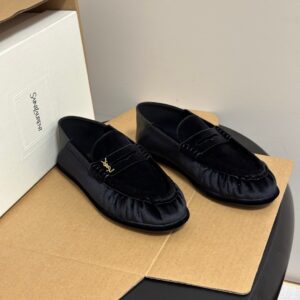 ysl le loafer supple in shiny leather wine (copy)