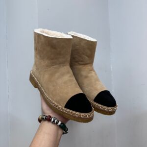 Chanel-style-sheepskin-snow-boots-black-toe-front-view 