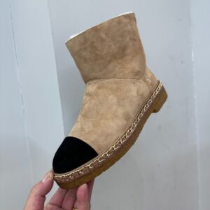 Chanel-style-sheepskin-snow-boots-black-toe-front-view 